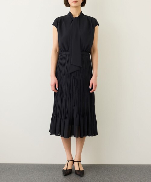 ROPE'(ロペ)の「ジョーゼットフレンチスリーブプリーツワンピース/26SS(ワンピース・レディース・ネイビー・36/38)」の11枚目の写真