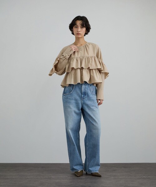 ADAM ET ROPE'(アダムエロペ)の「【WEB限定】フリルギャザーブラウス(シャツ/ブラウス・レディース・ホワイト/ベージュ/サックス・F)」の6枚目の写真