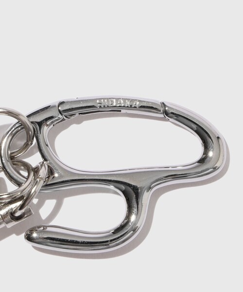 ADAM ET ROPE'（アダムエロペ）の「【HIDAKA/ヒダカ】Release Keychain（キーホルダー・メンズ・シルバー・F）」の5枚目の写真