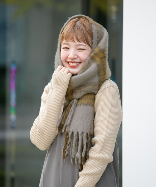 KBF（ケイビーエフ）の「BIGフリンジチェックストール（マフラー・レディース・GRAY×MTD/CAMEL×RED/IVORY×BRN・one）」の14枚目の写真