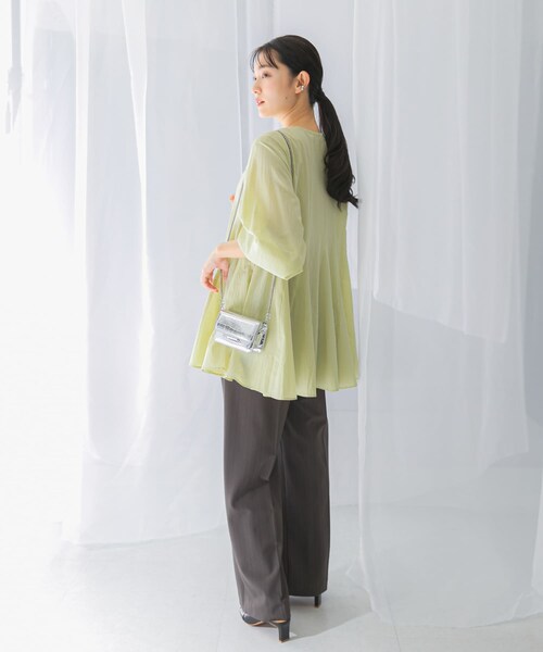 URBAN RESEARCH ROSSO（アーバンリサーチロッソ）の「ボリュームフレアートップス（シャツ/ブラウス・レディース・off/green・FREE）」の18枚目の写真