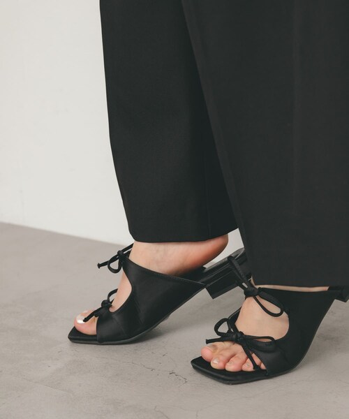 KBF（ケイビーエフ）の「サテンリボンミュール（サンダル・レディース・BLUE/BLACK・37/38）」の10枚目の写真