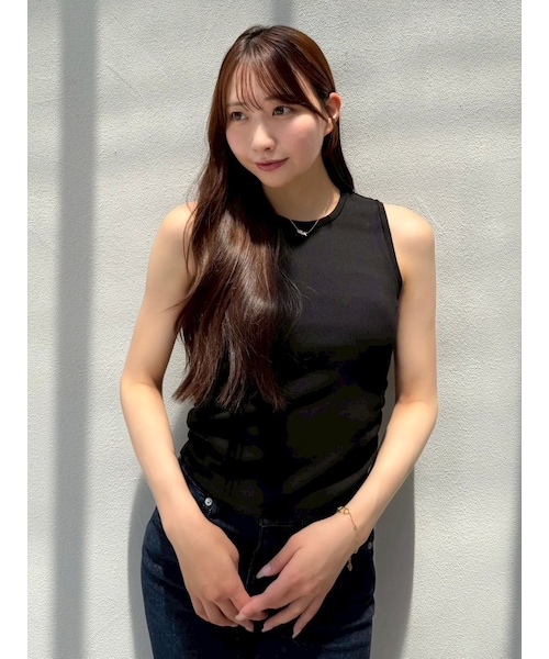 dazzlin（ダズリン）の「【吉田朱里】涼感加工ギャザーノースリリブトップス（タンクトップ・レディース・オフホワイト/チャコールグレー/ブラック/ピンク・F）」の5枚目の写真