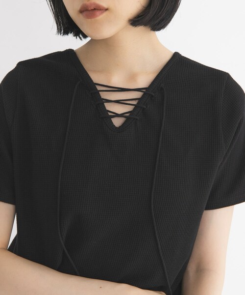 KBF（ケイビーエフ）の「2WAYレースアップトップス（Tシャツ/カットソー・レディース・IVORY/BLACK/TOP GRAY・One）」の2枚目の写真
