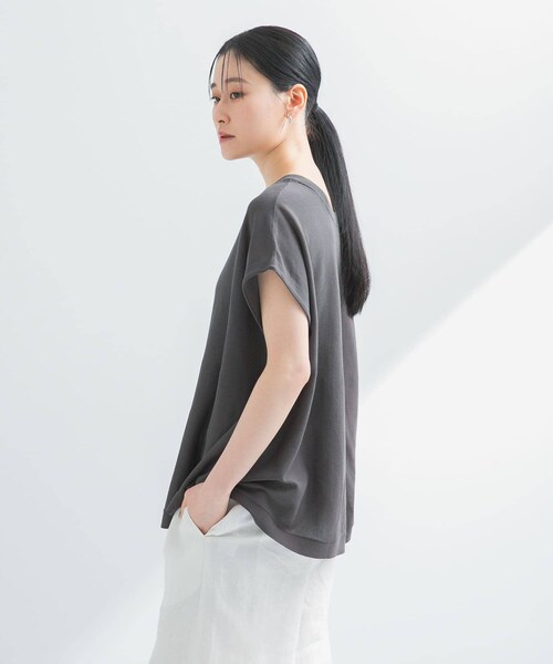 URBAN RESEARCH（アーバンリサーチ）の「『UVカット』2WAYフレンチスリーブニット（ニット/セーター・レディース・OFF/BEIGE/CHARCOAL/NAVY・FREE）」の18枚目の写真