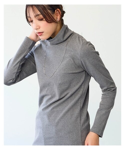 nissen（ニッセン）の「綿１００％フライス素材タートルネック長袖Ｔシャツ（UVカット）＜大きいサイズ有＞（Tシャツ/カットソー・レディース・黒/オフホワイト/グレージュ/杢チャコールグレー/ネイビー/ライムグリーン/トープ/ディープグリーン・L/LL/3L/4L/5L/6L/8L/10L/S/M）」の6枚目の写真