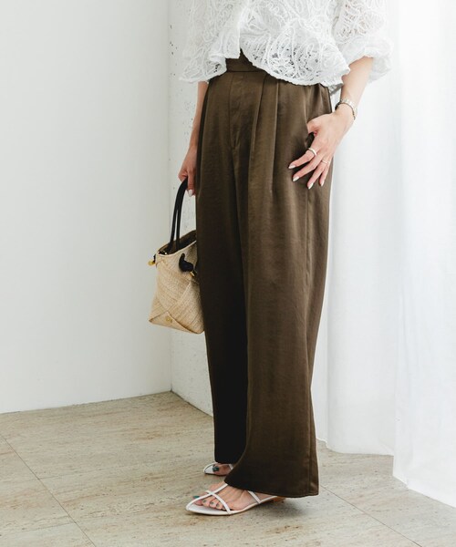 URBAN RESEARCH ROSSO（アーバンリサーチロッソ）の「F by ROSSO　サテンイージーパンツ（その他パンツ・レディース・SAND/K/BROWN・36/38）」の5枚目の写真