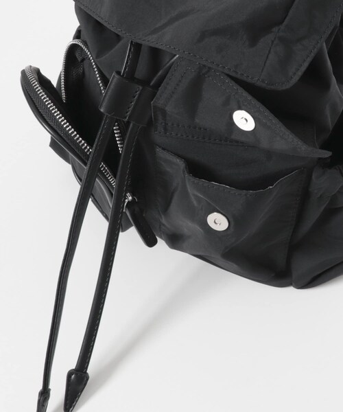 SENSE OF PLACE by URBAN RESEARCH（センスオブプレイスバイアーバンリサーチ）の「撥水マルチポケットナイロンリュック（バックパック/リュック・レディース・BLACK/BEIGE・One）」の4枚目の写真