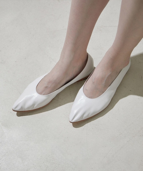 ADAM ET ROPE'（アダムエロペ）の「【MARTINIANO（マルティニアーノ）】PARTY FLAT/フラットパンプス（パンプス・レディース・シルバー/ホワイト・38/39/36/37）」の18枚目の写真