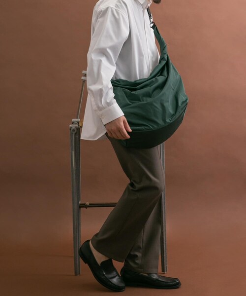 RODE SKO（ロデスコ）の「撥水ビッグボディバッグ（ショルダーバッグ・メンズ・BLACK/GREEN・one）」の17枚目の写真