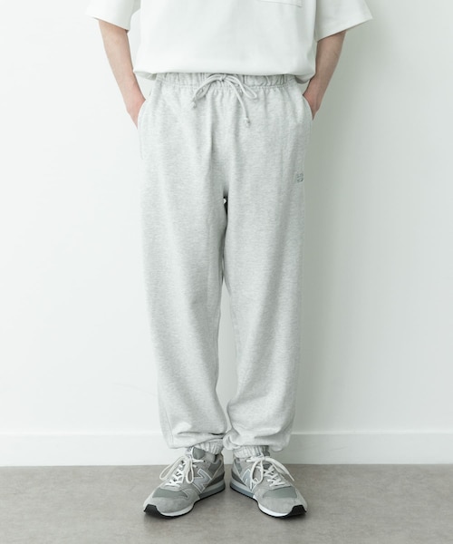 URBAN RESEARCH Sonny Label（アーバンリサーチサニーレーベル）の「NEW BALANCE　スウェットジョガーパンツ（スウェットパンツ・メンズ・アッシュヘザー/ブラック・M/L）」の2枚目の写真
