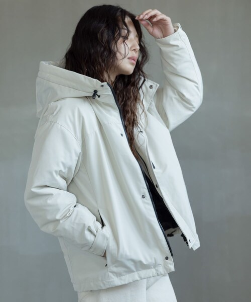 URBAN RESEARCH Sonny Label（アーバンリサーチサニーレーベル）の「フーディーダウンジャケット（その他アウター・レディース・アイボリー/ブラック/チャコール/グレージュ・FREE）」の8枚目の写真