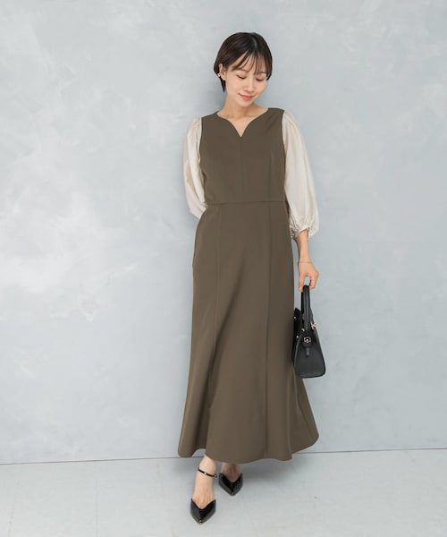 URBAN RESEARCH ROSSO（アーバンリサーチロッソ）の「ドッキングスリーブVネックワンピース（ワンピース・レディース・KHK×BRN/BL×BRONZE・FREE）」の2枚目の写真