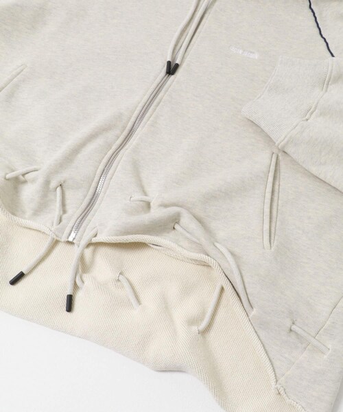 URBAN RESEARCH(アーバンリサーチ)の「FACON JACMIN GATHERED ZIPPED HOODIE(パーカー・レディース・LIGHT GREY・M)」の4枚目の写真