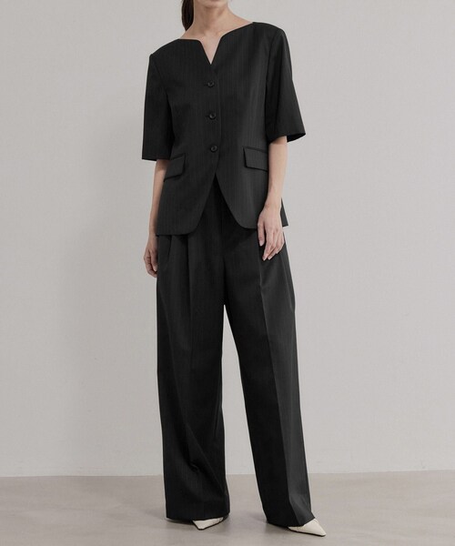 ADAM ET ROPE'（アダムエロペ）の「【EMOELLE】スリットネックハーフスリーブジャケット（ノーカラージャケット・レディース・ブラック系/ベージュ・F）」の6枚目の写真