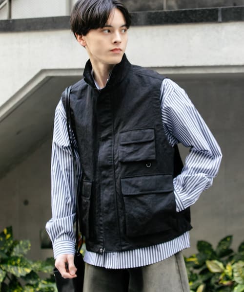 SENSE OF PLACE by URBAN RESEARCH(センスオブプレイスバイアーバンリサーチ)の「マルチポケットトラックベスト(テーラードジャケット・メンズ・BLACK/BLUE・M/L)」の1枚目の写真