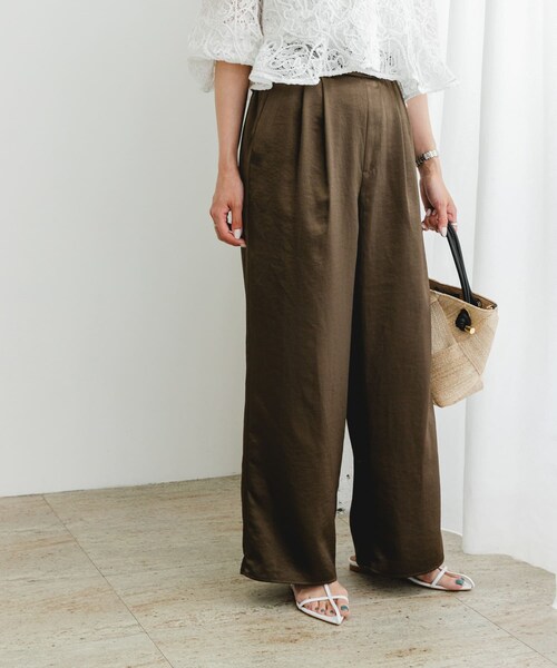 URBAN RESEARCH ROSSO（アーバンリサーチロッソ）の「F by ROSSO　サテンイージーパンツ（その他パンツ・レディース・SAND/K/BROWN・36/38）」の4枚目の写真