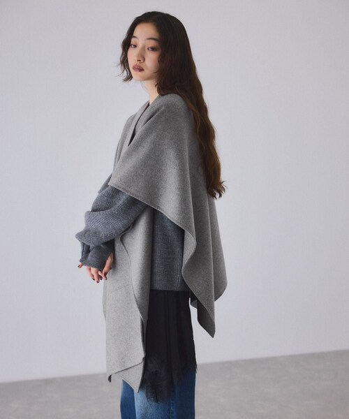 ADAM ET ROPE'（アダムエロペ）の「カシミアブレンドポンチョストール（ストール/ショール・レディース・グレー/ベージュ系・F）」の7枚目の写真