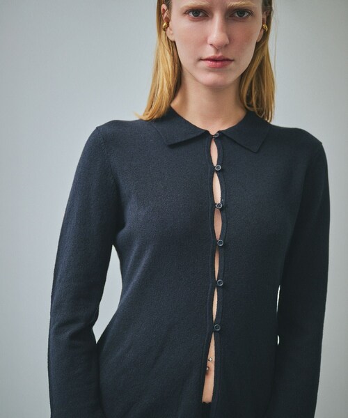 ROPE'（ロペ）の「【一部店舗限定】【REALM（レルム）】FLARE SLEEVE KNIT｜襟付きニットカーディガン（カーディガン/ボレロ・レディース・チャコール/ブラック/ホワイト・38）」の14枚目の写真