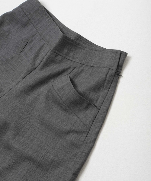 URBAN RESEARCH(アーバンリサーチ)の「GANNI LOW WAISTED BERMUDA(その他パンツ・レディース・PHANTOM・36/38)」の5枚目の写真