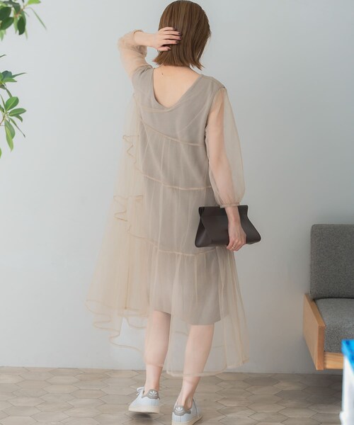 URBAN RESEARCH ROSSO（アーバンリサーチロッソ）の「TORRAZZO DONNA　ニット×オーガンジーリバーシブルワンピース（ワンピース・レディース・BEIGE/BLACK・FREE）」の18枚目の写真