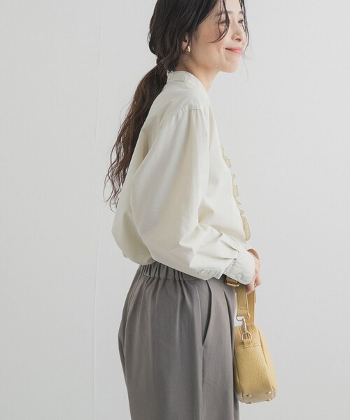 URBAN RESEARCH DOORS(アーバンリサーチドアーズ)の「フロントフリルシャツ(シャツ/ブラウス・レディース・NATURAL/INDIGO・Free)」の4枚目の写真