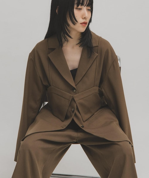 KBF（ケイビーエフ）の「ビスチェSETテーラードジャケット（テーラードジャケット・レディース・BLACK/BROWN・One）」の3枚目の写真