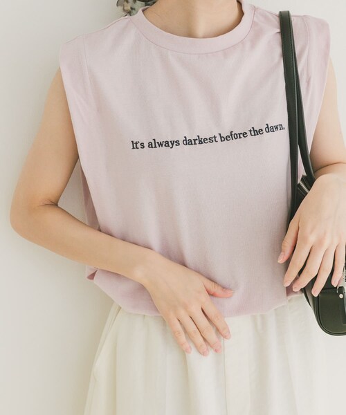 ITEMS URBANRESEARCH（アイテムズ アーバンリサーチ）の「ショルダータックロゴTシャツ（Tシャツ/カットソー・レディース・WHT/CHA/L.PNK・FREE）」の4枚目の写真