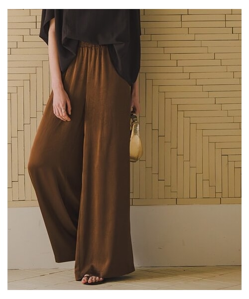 nissen（ニッセン）の「シャイニーサテンクラック柄ワイドパンツ（UVカット・吸汗速乾・接触冷感）＜大きいサイズ有＞（パンツ・レディース・シャンパンベージュ/ローストブラウン/ミッドナイトネイビー・S/M/L/LL/3L/4L/5L/6L/8L/10L）」の10枚目の写真