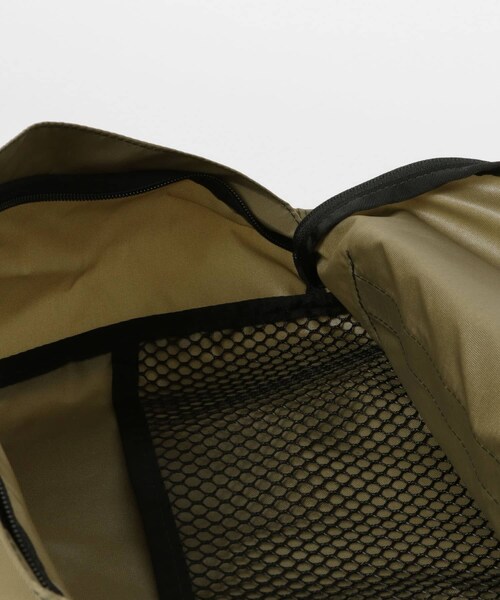 ITEMS URBANRESEARCH（アイテムズ アーバンリサーチ）の「WILD WALLETS　Day Pack（バックパック/リュック・メンズ・BLK/KHK/BLU/RED・-）」の13枚目の写真