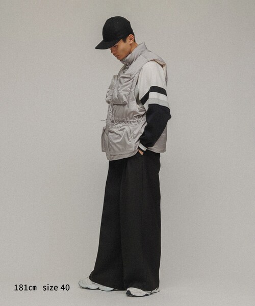 ADAM ET ROPE'（アダムエロペ）の「［OUTER］WSIZE PADDED VEST UNISEX（ダウンベスト・レディース・ブラック/シルバー・38/40）」の8枚目の写真