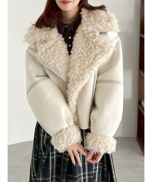 dazzlin（ダズリン）の「ビッグカラームートンブルゾン（ムートンコート・レディース・アイボリー/ブラック/ピンク/ブラウン・F）」の4枚目の写真