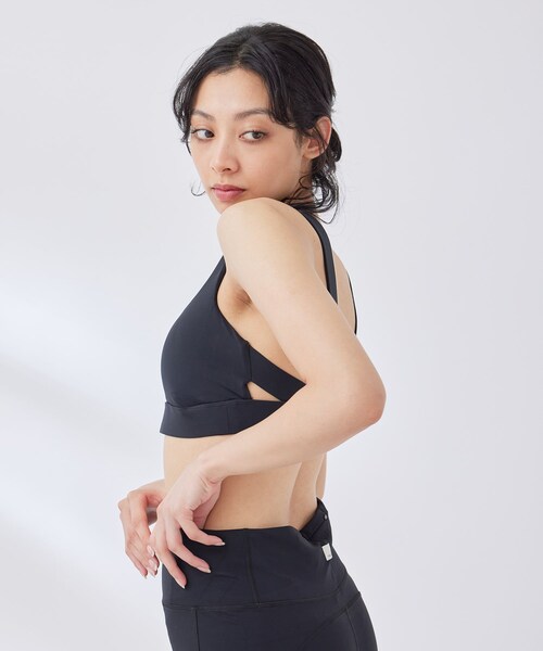 NERGY（ナージー）の「【VUORI】UV Stride Braブラトップ（ブラジャー・レディース・ブラック/ブルー系/オレンジ・S/XS）」の7枚目の写真