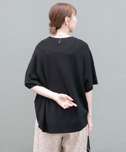 ITEMS URBANRESEARCH（アイテムズ アーバンリサーチ）の「『洗濯可』ニットTシャツ（ニット/セーター・レディース・OFF/BLK/CHA/GRN/ORG・Free）」の18枚目の写真