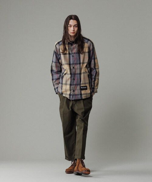 ADAM ET ROPE'(アダムエロペ)の「【撥水】ワンプリーツ クロップドシルエット チノパンツ(チノパンツ・メンズ・ベージュ/カーキ/ネイビー・L/M)」の12枚目の写真