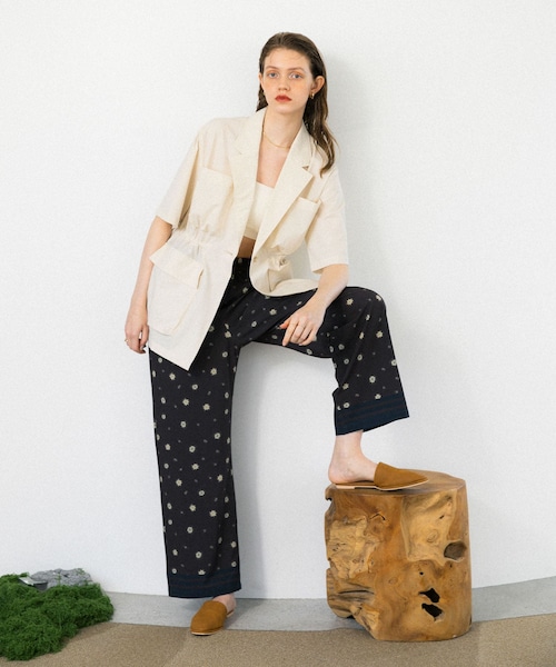 KBF(ケイビーエフ)の「ポケットディティールジャケット(テーラードジャケット・レディース・CAMEL/IVORY・one)」の1枚目の写真