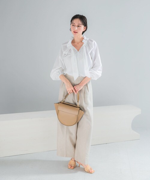 URBAN RESEARCH ROSSO（アーバンリサーチロッソ）の「フリルネックシャツブラウス（シャツ/ブラウス・レディース・WHITE/L/PURPLE/CHARCOAL・Free）」の6枚目の写真