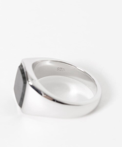 URBAN RESEARCH（アーバンリサーチ）の「TOM WOOD　Kay Ring Black Larvikite（リング・メンズ・S925・54/56/58/60）」の6枚目の写真