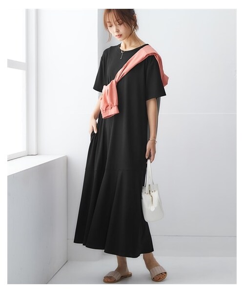 nissen（ニッセン）の「サイドポケット付ロング丈ワンピース（選べるデザイン）＜大きいサイズ有＞（ワンピース・レディース・モカ×黒(配色)/黒×モカ(配色)/ブルーグリーン(裾フレア)/黒(裾フレア)/黒(肩タック)/黒(胸ポケット)/チャコールグレー(胸ポケット)/タック袖:カーキ/衿・袖配色:黒×チャコールグレー/配色:カーキ×黒/タック袖:ベージュ/スキッパー:ブルーグレー/裾フレア:チャコールグレー/配色:チャコールグレー×黒/ドロスト:黒×チャコールグレー/ドロスト:モカ×黒/配色:黒×モカ/配色:黒×チャコールグレー/スキッパー:チャコールグレー/サイド配色:チャコールグレー×黒/袖シアー:黒/モモンガ:ブルーグレー・S/M/L/LL/3L/4L/5L/6L/8L/10L）」の8枚目の写真