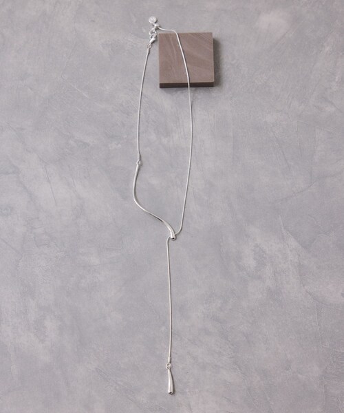 VIS（ビス）の「Yドロップスライダーネックレス（ネックレス・レディース・ゴールド/シルバー・F）」の2枚目の写真