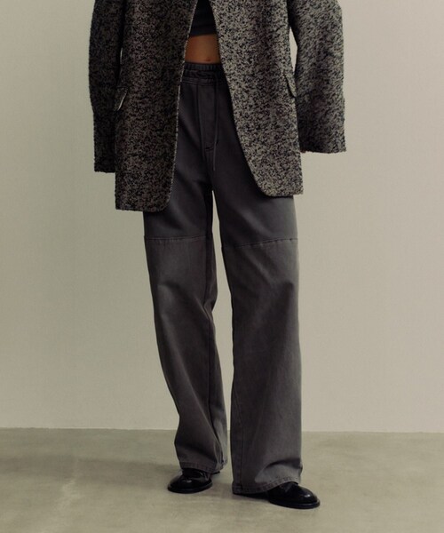 ADAM ET ROPE'(アダムエロペ)の「【AMOMENTO for ADAM ET ROPE'】別注DRAWSTRING DENIM PANTS(その他パンツ・レディース・ブラック/チャコール/ベージュ/ブルー系・S)」の7枚目の写真
