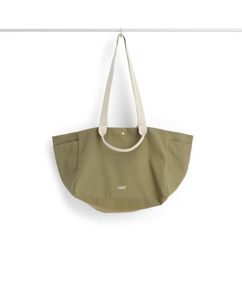 SENSE OF PLACE by URBAN RESEARCH(センスオブプレイスバイアーバンリサーチ)の「HAY Weekend Bag No 2 Small(トートバッグ・メンズ・OLIVE・One)」の2枚目の写真