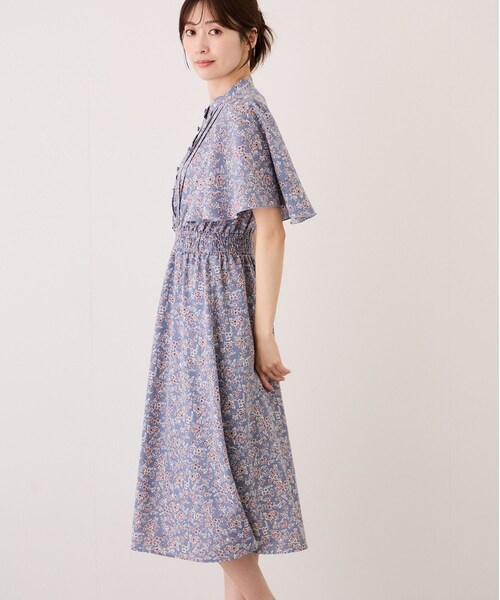 Jayro(ジャイロ)の「花柄フレアスリーブワンピース(ワンピース・レディース・ブラック系/ホワイト系/ブルー系・M)」の20枚目の写真