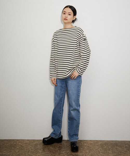 ADAM ET ROPE'（アダムエロペ）の「【公式サイト限定】【SAINT JAMES】20JC OUESSANT LOOSE（Tシャツ/カットソー・レディース・ネイビー/ブラック・1）」の4枚目の写真