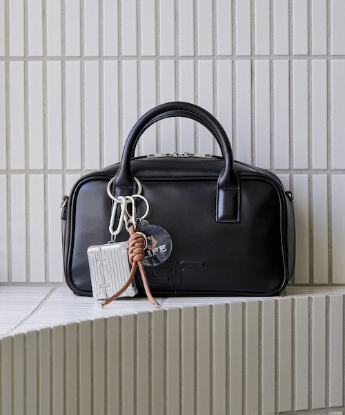 ADAM ET ROPE'（アダムエロペ）の「【サステナブル】ロゴスクエアボストンバッグ（ボストンバッグ・レディース・ブラック/ブラウン/シルバー・F）」の3枚目の写真