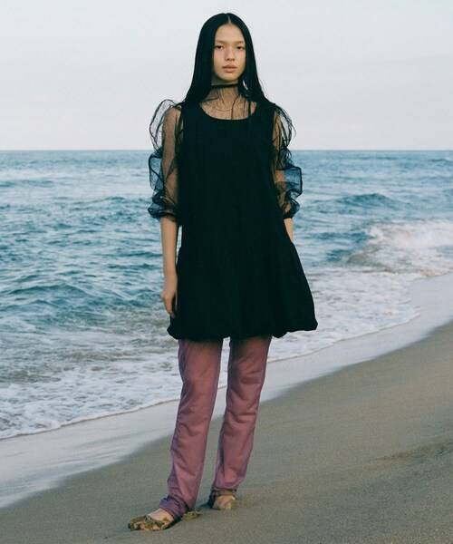 URBAN RESEARCH（アーバンリサーチ）の「AMOMENTO　NYLON VOLUME MINI DRESS（ワンピース・レディース・BLACK/PURPLE・0）」の4枚目の写真