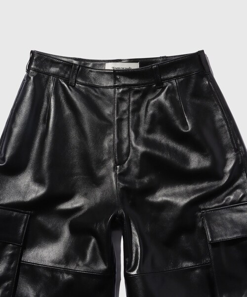 ADAM ET ROPE'（アダムエロペ）の「【TONYWACK/トニーウェック】LAMB LEATHER CARGO SHORTS（カーゴパンツ・メンズ・ブラック・M）」の3枚目の写真