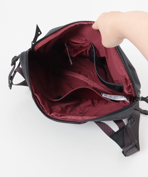 EKAL(エカル)の「KLATTERMUSEN Gaut Messenger Bag(メッセンジャーバッグ・メンズ・S Creme/Raven・one)」の10枚目の写真