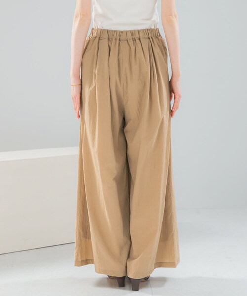 URBAN RESEARCH ROSSO（アーバンリサーチロッソ）の「ライトタックイージーワイドパンツ（その他パンツ・レディース・BEIGE/DARKNAVY・Free）」の4枚目の写真