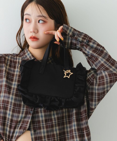 RODE SKO（ロデスコ）の「スターチャームフリルミニトートバッグ（ハンドバッグ・レディース・IVORY/MOCHA/BLACK・one）」の21枚目の写真